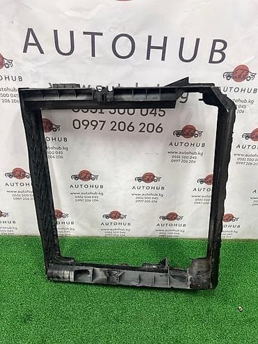 Рамка радиатора для BMW X5 E70, двигатель M57D30T, год 2007. - at lalafo.kg Рамка радиатора для BMW X5 E70, двигатель M57D30T, год 2007. -