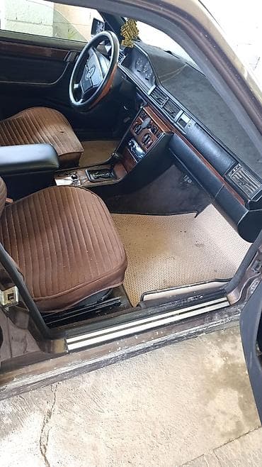 Mercedes-Benz W124: 1993 г., 3.2 л, Автомат, Бензин, Седан — 4