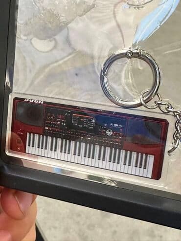 свадебные платья в бишкеке фото и цены: Брелок в виде миниатюрного синтезатора Korg - Лёгкий акриловый брелок — 4