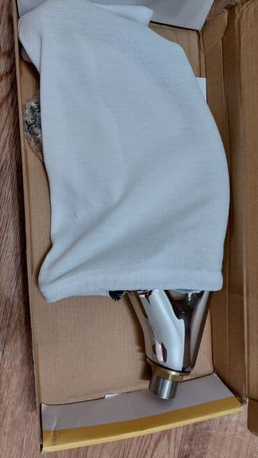 Смесители для ванны и душа: Продам новый смеситель для кухни с гайкой со шлангами. В комплекте — 8