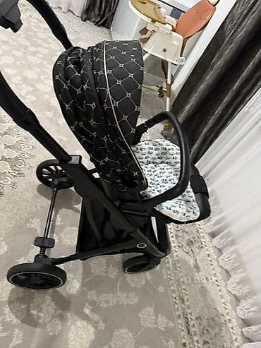 Прогулочная коляска с реверсивным сиденьем. - Рама: легкая и прочная