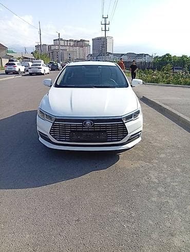 byd e1: BYD Qin: 2023 г., Электромобиль, Седан — 2