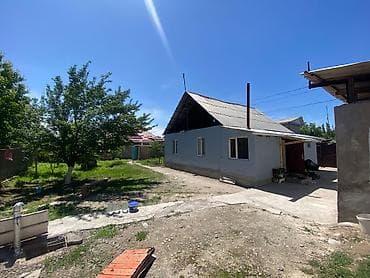 🏡 Продаётся дом с участком 5 соток! Отличный вариант для семьи или at lalafo.kg 🏡 Продаётся дом с участком 5 соток! Отличный вариант для семьи или