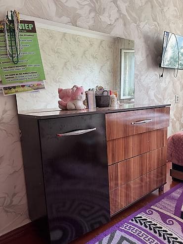 Спальные гарнитуры: Двуспальная кровать с изголовьем + комод с большим зеркалом - Кровать — 4