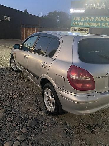 авто г каракол: Nissan Almera: 2002 г., 1.8 л, Кол менен иштөөчү, Бензин, Хетчбек — 6