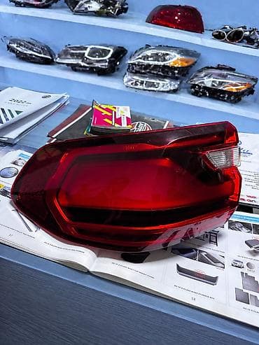 лев: Задний левый стоп-сигнал BMW 2021 г., Б/у, Оригинал — 3