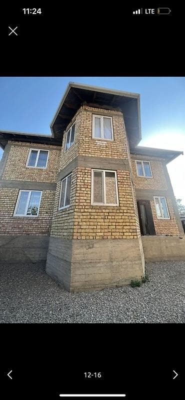 osh hostel: Двухэтажный кирпичный дом. Адрес: Фуркат, улица Нурмамат ажы — 3