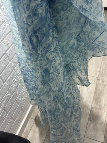 шифоновые платья в пол с цветочным принтом: Пышное вечернее платье с рюшами и объемными рукавами - Силуэт — 3