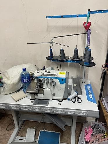 Оборудование для швейных цехов: Продаю швейную машинку Jack 4 Автомат,оверлок 5 нитка,под масло — 2