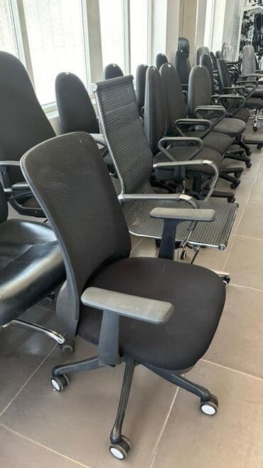 офисные кресла буу: Офисное кресло, Б/у, С колесиками, цвет - Черный — 5