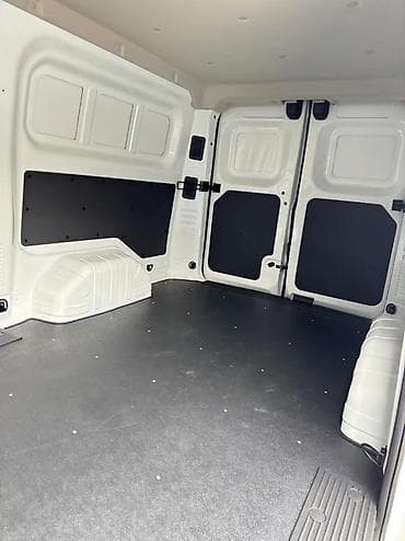 model x: Электрический фургон Ruichi EC75 с закрытым грузовым фургоном Год — 2