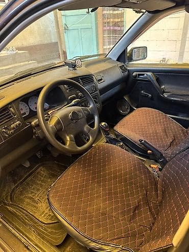 Продажа авто: Volkswagen Golf: 1994 г., 1.8 л, Механика, Бензин, Хэтчбэк — 3