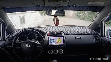 Транспорт: Honda Jazz: 2007 г., 1.3 л, Кол менен иштөөчү, Бензин, Хетчбек — 6