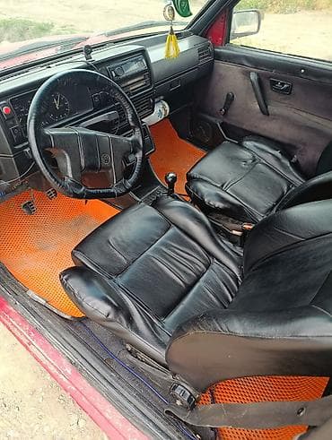 Volkswagen Golf: 1989 г., 1.8 л, Механика, Бензин, Хэтчбэк