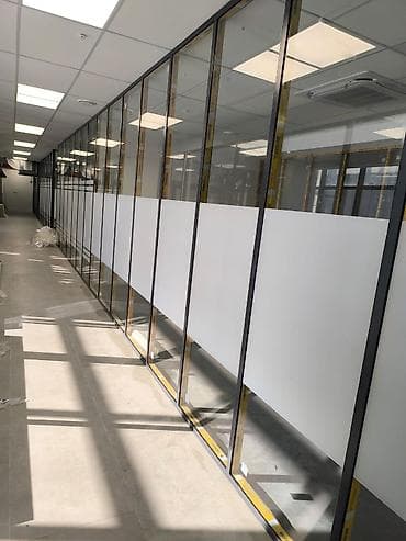 жалюзи для дверей: Алюминиевые витражи, фасадное остекление и ПВХ/алюминиевые окна под — 8