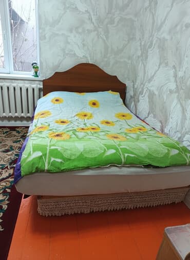 кровать дерев: Кровать с деревянным изголовьем. Ширина 1.50.на 2 — 2