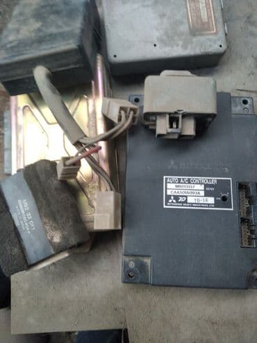 встраиваемая кофемашина сименс: Центральная консоль Mitsubishi 1993 г., Б/у, Оригинал, Германия — 3