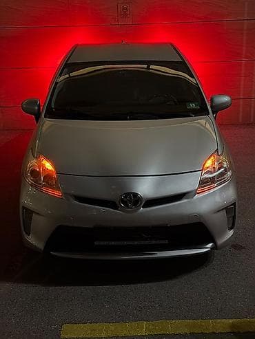 неделю: Toyota Prius: 2012 г., 1.8 л, Вариатор, Гибрид, Хэтчбэк — 1