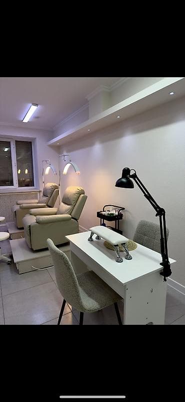 визажное место: Сдается маникюрное место Уютная, светлая студия с профессиональным — 1