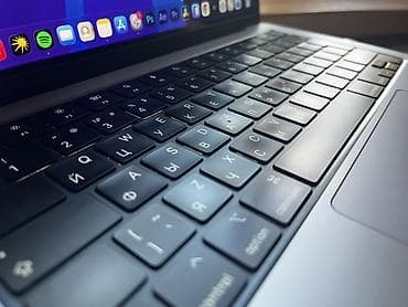 iphone 8 plus: M1 Pro, ОЗУ, RAM: 16 ГБ — 4