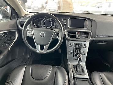 Volvo: Volvo V40 Cross Country: 2019 г., 2 л, Автомат, Дизель, Хетчбек — 6