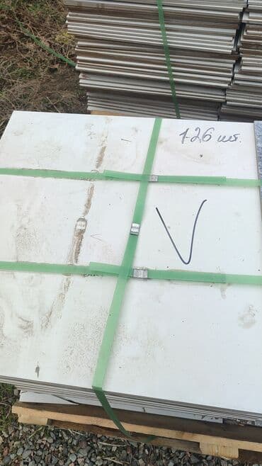 плитка настенная: Керамическая плитка крупного формата для пола и стен. - Материал — 4