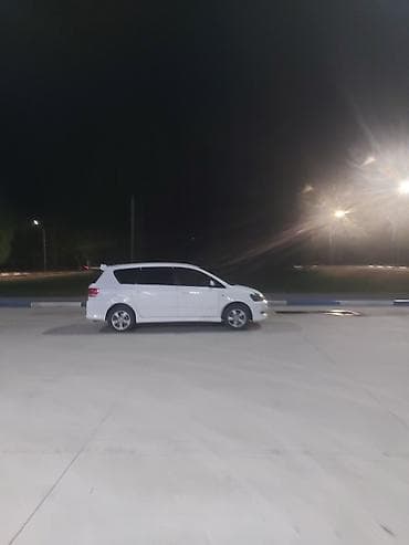 Toyota Ipsum: 2002 г., 2.4 л, Автомат, Газ, Минивэн
