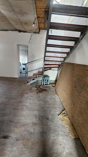 продаю 3 комн квартиру: Продаётся двухэтажный кирпичный дом. Основные характеристики: - — 4