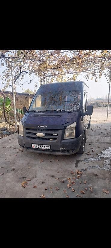 Ford Transit — грузопассажирский фургон с высоким крышей. Основные