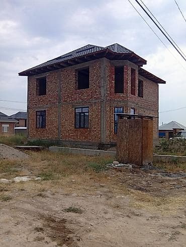 Двухэтажный кирпичный дом с мансардной крышей (металлочерепица)