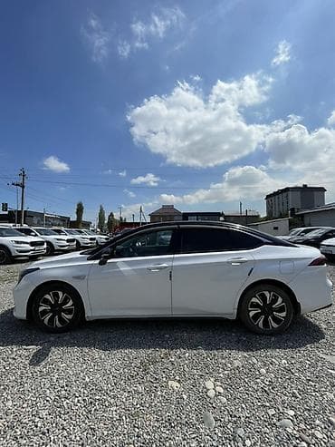 a class: GAC Aion S белый седан с черной крышей Кузов и дизайн: - — 3