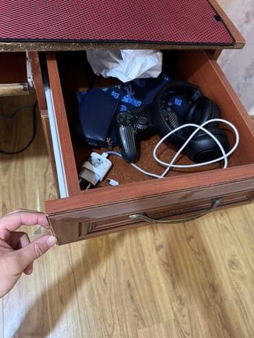 офис стол: Компьютердик үстөлү, Колдонулган, Текчелери бар — 2