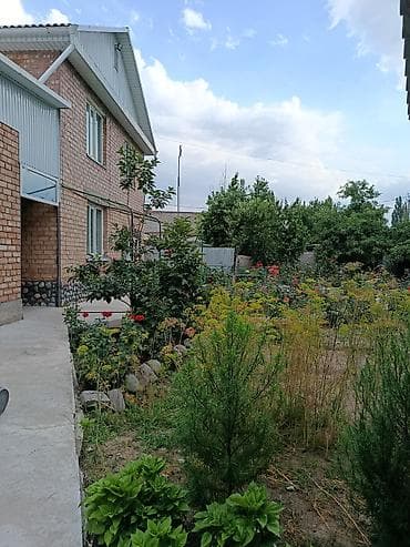 kg house: Продаётся кирпичный дом с ухоженным зелёным участком. отдельно большая — 3