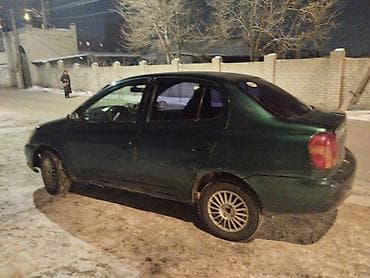 карасуу машина базар: Toyota Platz: 2001 г., 1.5 л, Автомат, Бензин, Седан — 4