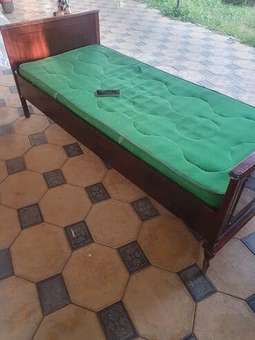 односпальные кроват: Односпальная кровать, Б/у, С матрасом, длина - 2 см — 2