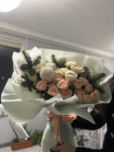 шоколадные букеты: Букеты из свежих роз - Классический монобукет из белых роз: плотные — 7