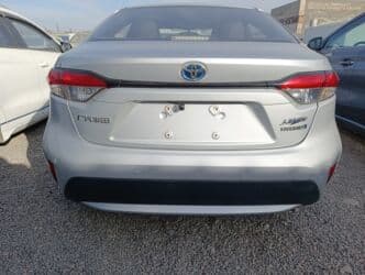 лидер авто бишкек рассрочка: Toyota Corolla: 2020 г., 1.8 л, Вариатор, Гибрид, Седан — 7