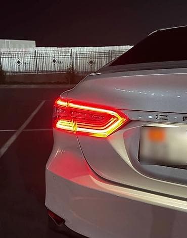 Toyota Camry: 2022 г., 2.5 л, Автомат, Гибрид, Седан — 5
