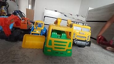 Детский транспорт: 🚜 Набор детских машинок 🚚🚛 Продам набор игрушечных машинок. 🚜🚚 В — 3