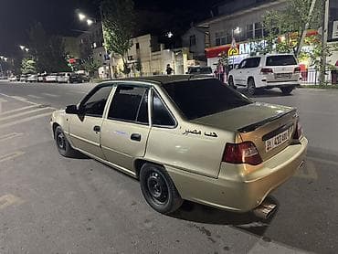 бампер на lx470: Седан золотистого цвета с киргизскими номерами 06 KG 412 ARQ. Кузов — 6