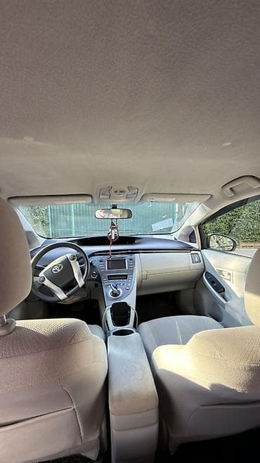 8: Toyota Prius: 2015 г., 1.8 л, Автомат, Гибрид, Хэтчбэк — 6