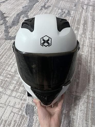 визоры: Мотошлем интегральный, цвет белый с черными элементами. - Тип — 2