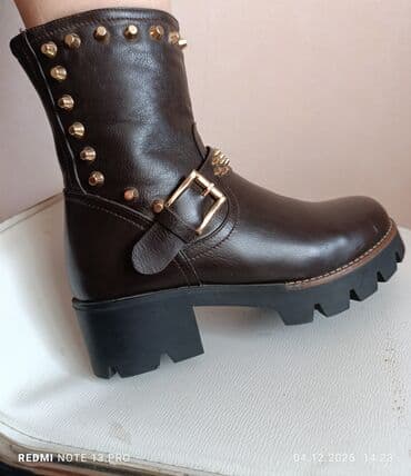 женские зимние сапоги из натуральной кожи и меха: Женские зимние сапоги (разных моделей), черные,высокие, выше — 10