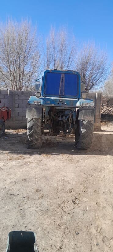 гаражный распродажа: Трактор сатылат (пресс, фреза, дары чачкыч бирге) - 800000 сом — 3