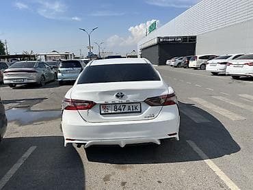гибрид лабо: Toyota Camry: 2021 г., Гибрид, Седан — 3