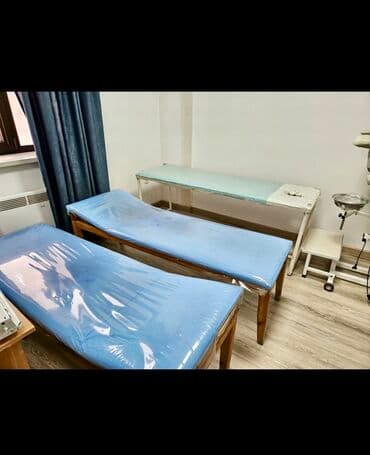 оборудование для салонов красоты: Б/у Кушетка деревянная в хорошем состоянии, 2500 за одну шт. осталось — 2