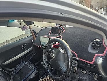 Toyota ist: 2003 г., 1.5 л, Автомат, Хэтчбэк