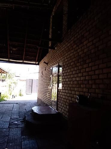 продажа участки и домов бишкек: 🏡 Продаётся кирпичный дом с участком в районе Молодой Гвардии 📍 — 10