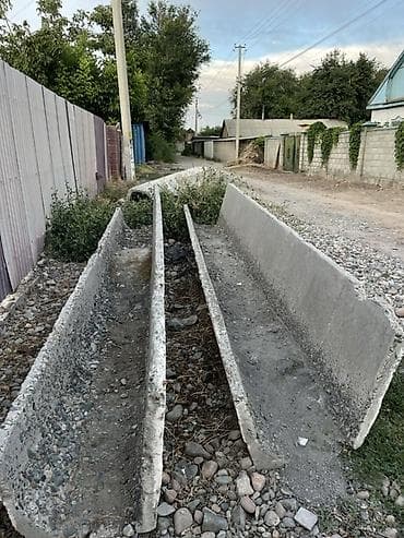 чон ат: Продаю три железобетонных лотка длиной 4 метра. * Цена: 5000 за все — 1