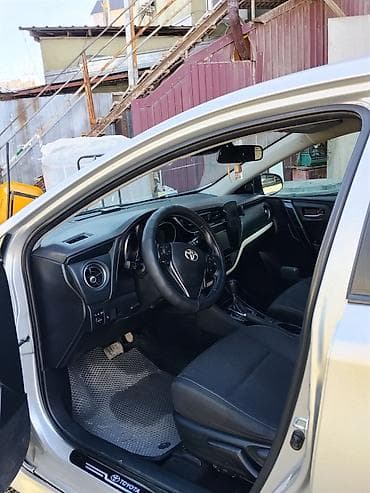 lada priors: Toyota Corolla: 2017 г., 1.8 л, Типтроник, Бензин, Хэтчбэк — 3